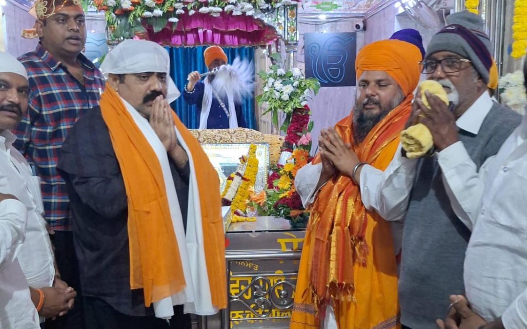 गुरुनानक जयंती निमित्त आमदार कांदे यांनी दिली गुरुद्वारा येथे भेट