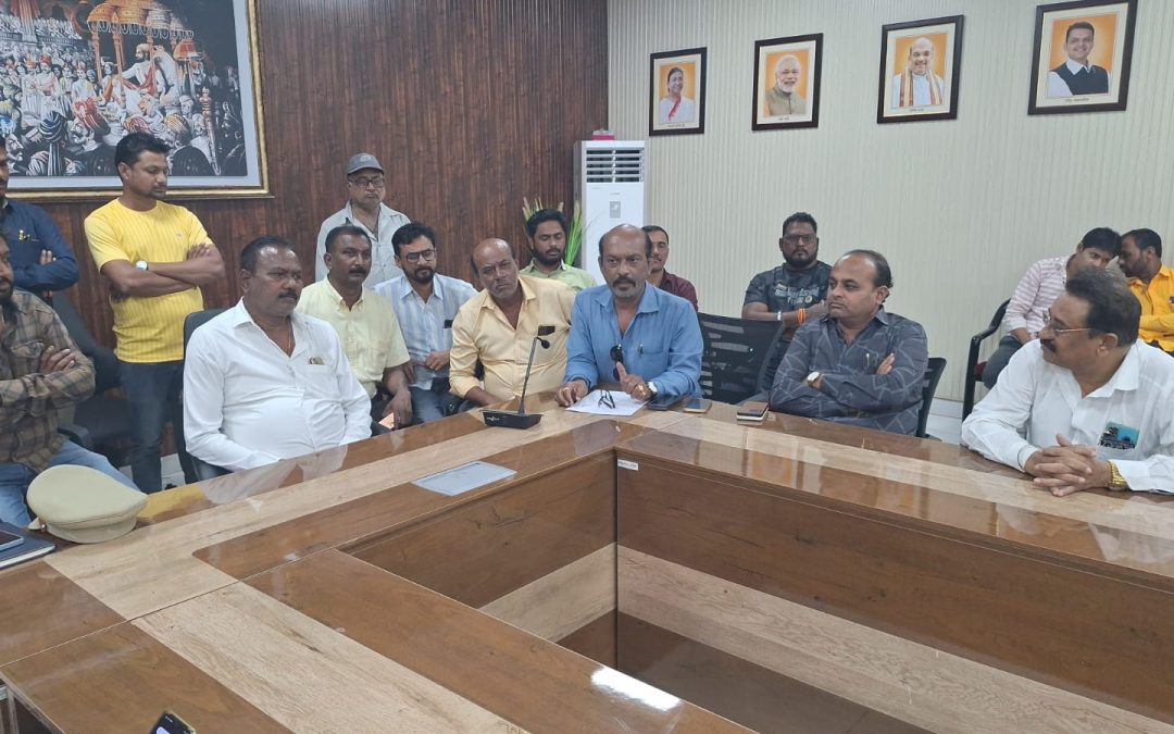 नांदगाव येथे वाढलेल्या रहदारीच्या उपाययोजनांबाबत  आ. कांदे यांच्या सुचना