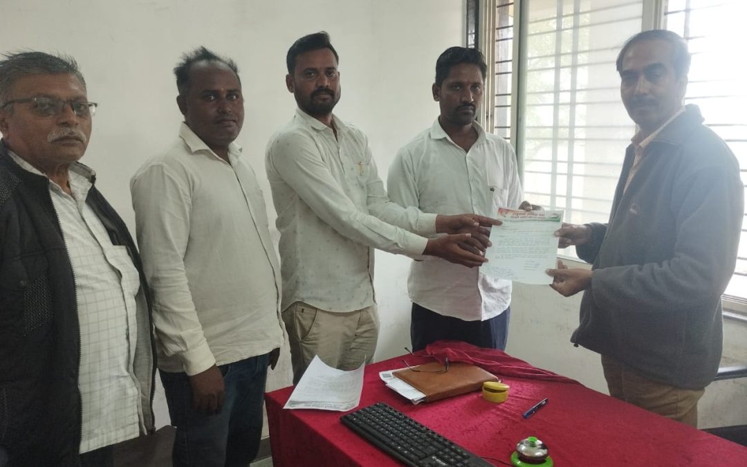 गतिरोधक टाकण्याची मागणी