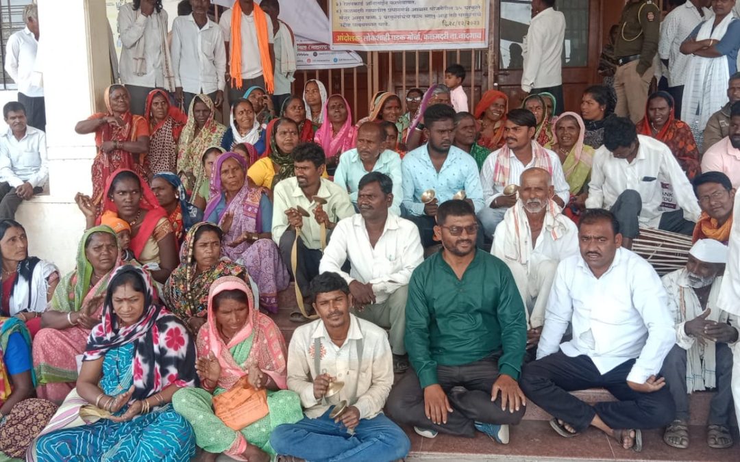 नांदगाव येथे धडकमोर्चा काढून साखळी उपोषणास प्रारंभ