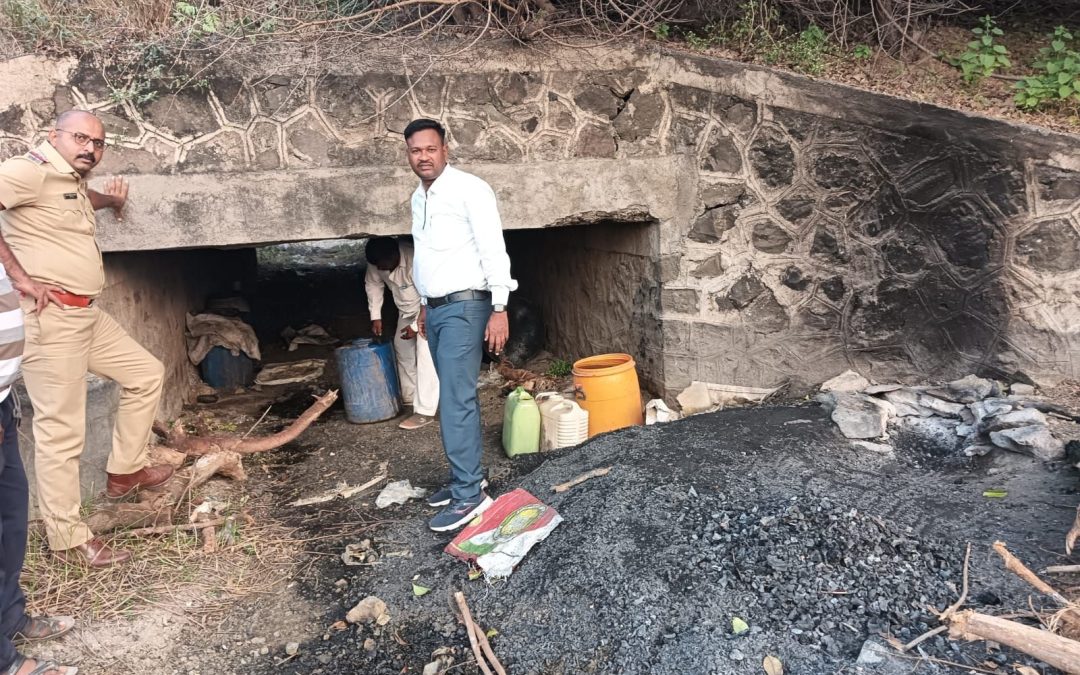 नांदगाव तालुक्यातील वाखारी येथील अवैध गावठी दारू अड्डा उध्वस्त – नांदगाव पोलिसांची कामगिरी