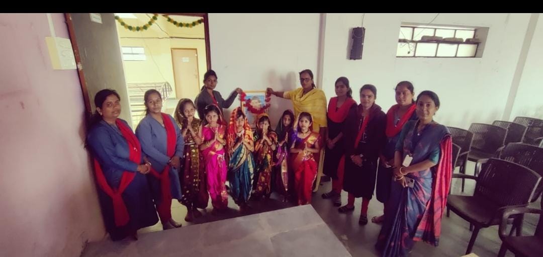 मविप्र मध्ये क्रांतीज्योती सावित्रीबाई फुले यांच्या जयंती निमित्ताने विनम्र अभिवादन