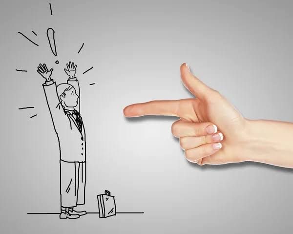 गट शिक्षण अधिकाऱ्याची  उप शिक्षकाला  धमकी – नांदगावातील घटना