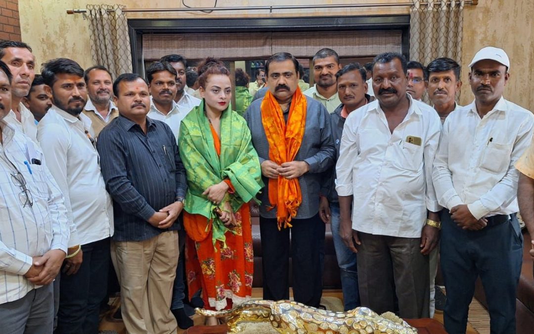 बंजारा समाज बांधवांतर्फे आमदार कांदे यांचा सपत्नीक सत्कार