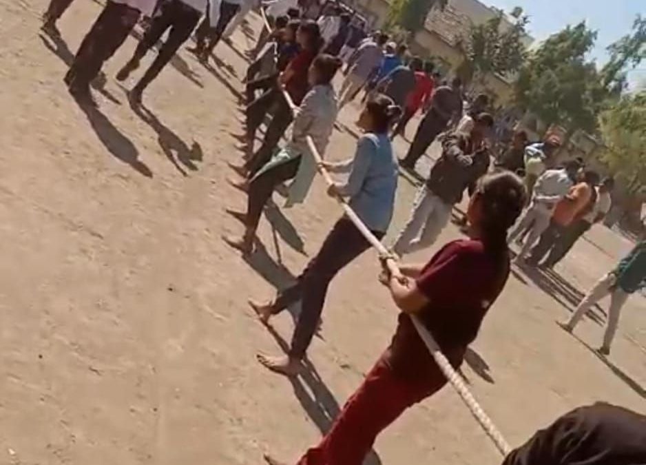 जनता उच्च माध्यमिक विद्यालय,उमराणे विदयार्थीनींचा संघ नमो चषक तालुकास्तरीय रस्सीखेच स्पर्धेत उपविजेता.