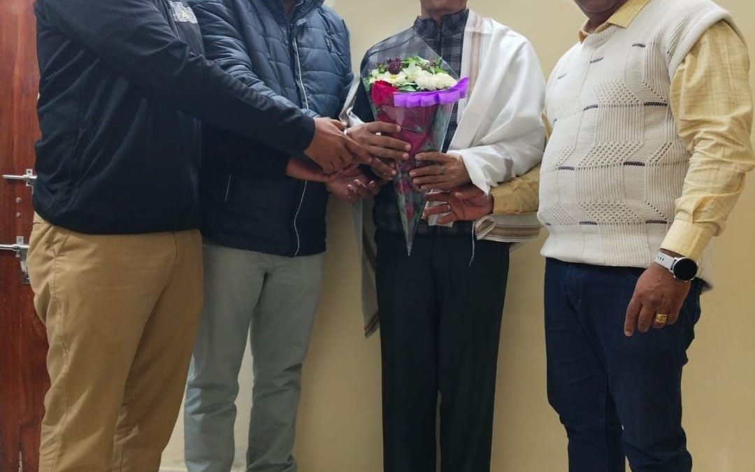 संदीप देशपांडे (सर) यांनी दाखविलेल्या प्रामाणिकपणाबद्दल मनमाड क्रिकेट असोसिएशन तर्फे सत्कार.