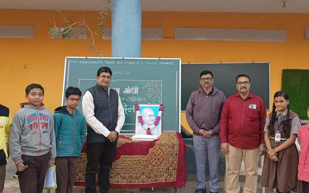 के आर टी शाळेत महात्मा गांधी यांना अभिवादन