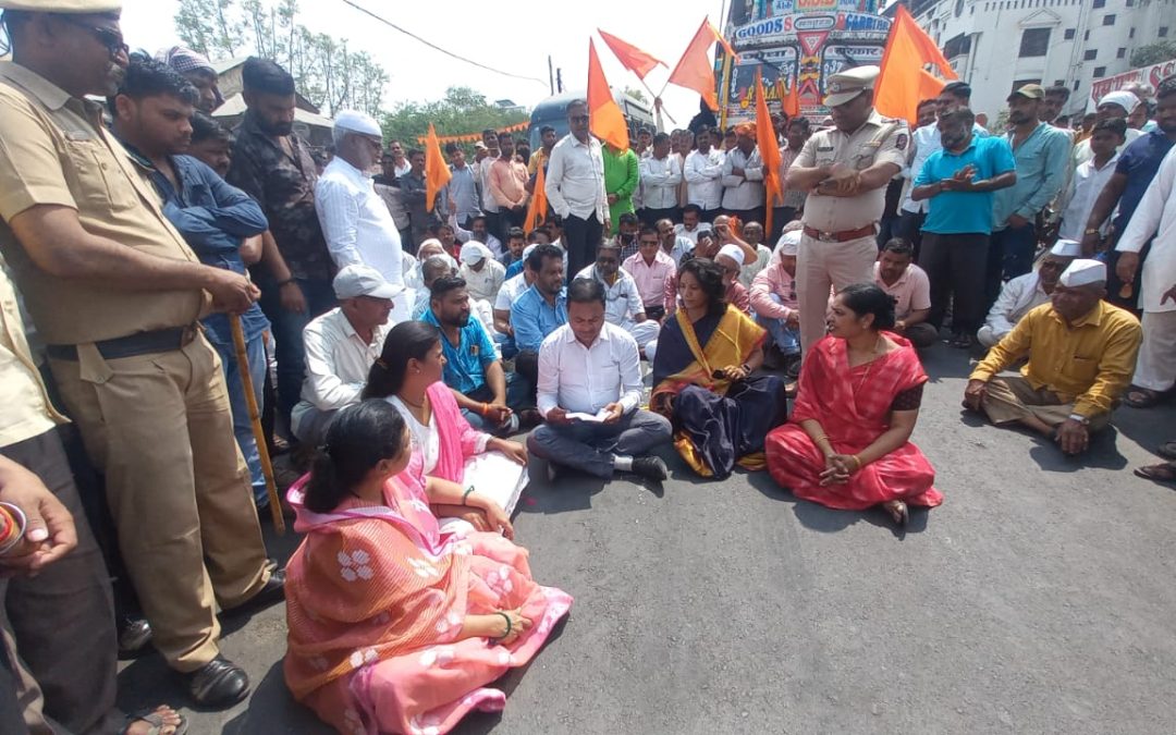 मनमाड ला मराठा समाजाचे आंदोलन