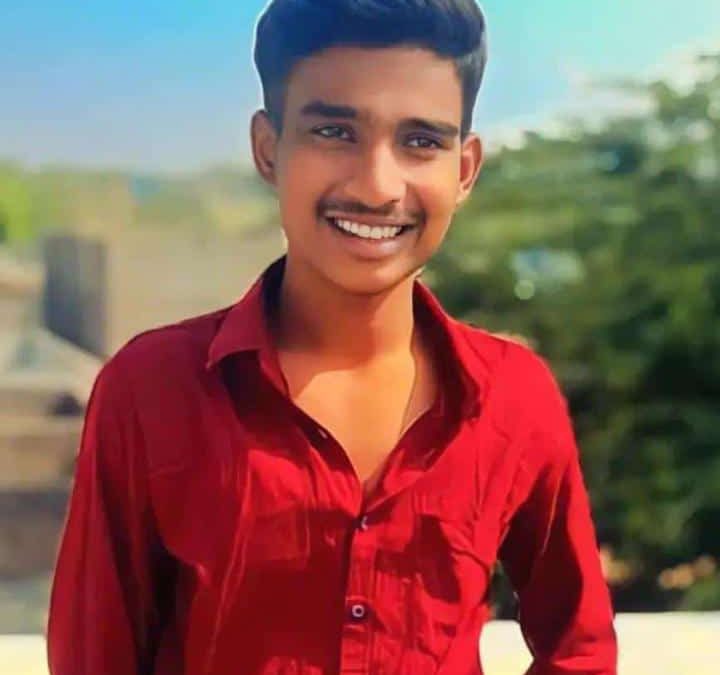 मनमाड नांदगाव रोडवर बुरकुलवाडी जवळ अपघात – नागापूर येथील तरुण ठार, एक गंभीर जखमी