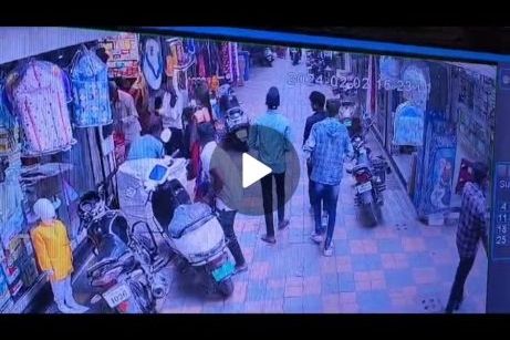 भर दिवसा लोढा मार्केट मालेगांव, नाशिक येथून 7.50 लाख लंपास…..