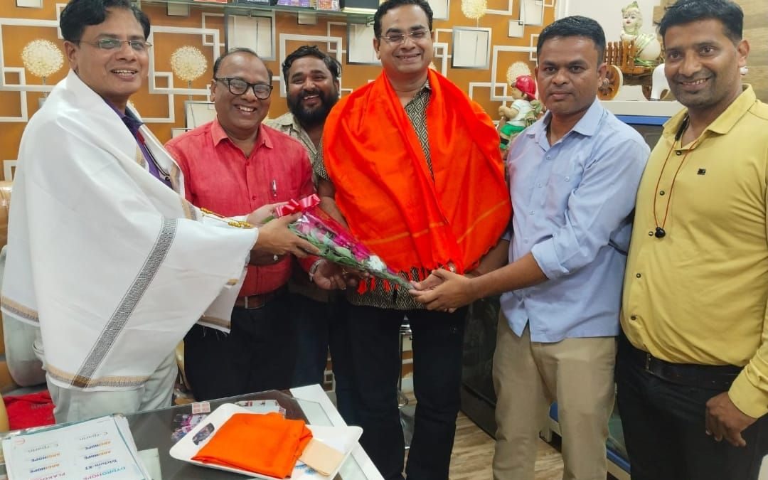 मनमाड क्रिकेट असोसिएशन तर्फे डॉ. रवींद्र राजपूत व डॉ. विजय राजपूत यांचा सत्कार.