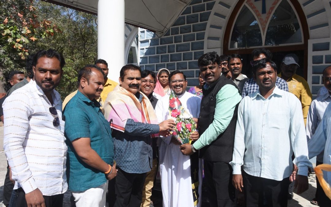 मनमाड शहरातील चर्च सुशोभीकरण कामांचे आमदार कांदे यांच्या हस्ते भूमिपूजन