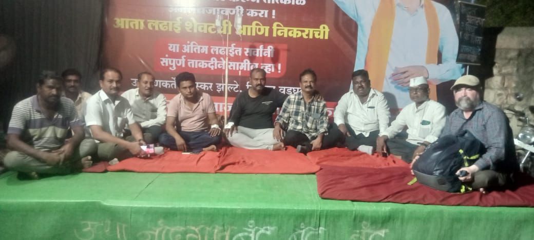 बघा व्हिडिओ : नांदगाव आमरण उपोषण कर्त्यांची प्रकृती ढासळली नांदगाव तालुक्यातील मातब्बर मराठ्यांचे आंदोलनाकडे दुर्लक्ष