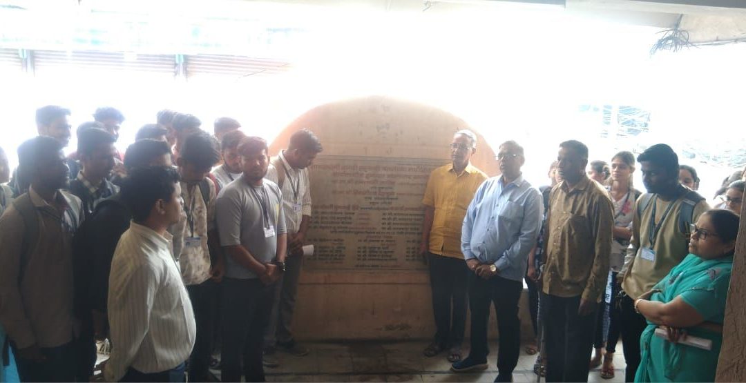 मनमाड महाविद्यालयात वाणिज्य विभागाचे अभ्यास भेट यशस्वी संपन्न