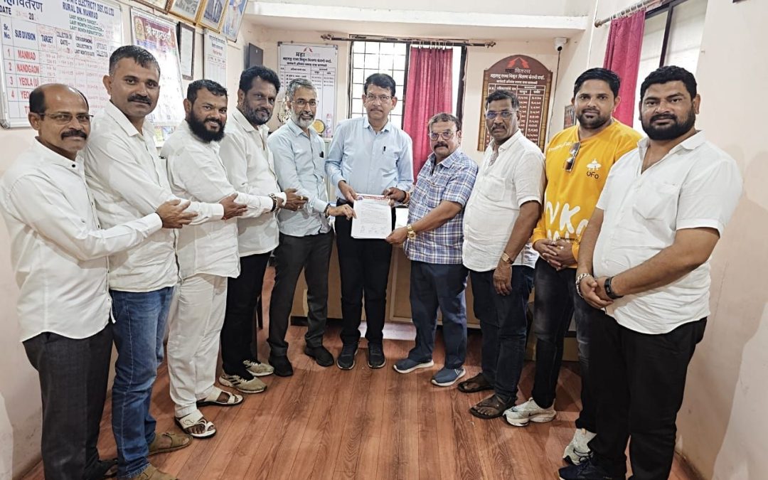वीज वितरण कंपनीने दुष्काळी परिस्थितीत तालुक्यातील जनतेला सहकार्य करावे – शिवसेना ठाकरे गटाची मागणी