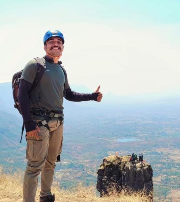 बघा व्हिडिओ-मनमाडी पाऊल पडते पुढे…. मनमाडच्या तरुण गिर्यारोहकांची जीवधन किल्ला ते वानरलिंगी सुळका व्हॅली क्रॉसिंग आणि प्रस्तरारोहण मोहीम फत्ते