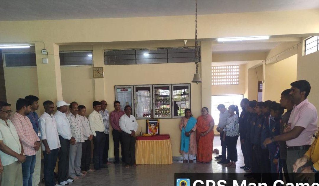 मनमाड महाविद्यालयात सावित्रीबाई फुले यांना विनम्र अभिवादन