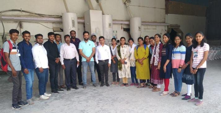 वाणिज्य विभागाची अभ्यास भेट संपन्न
