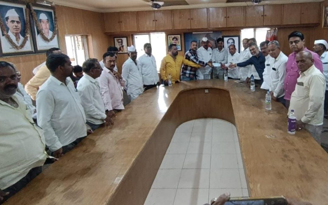 तक्रारदार शेतकऱ्यांना थकीत रक्कम अदा