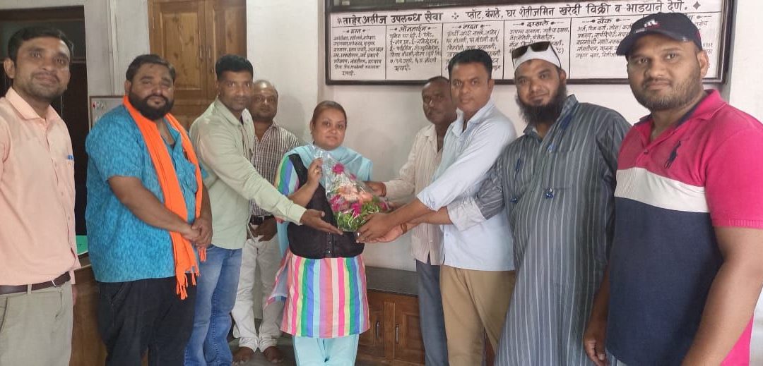 मनमाड क्रिकेट असोसिएशन तर्फे ऍड. फरीदा मिठाईवाला यांचा सत्कार.