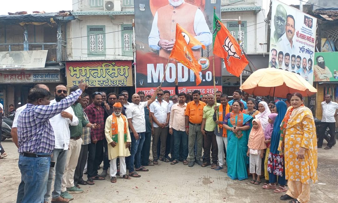 बघा व्हिडिओ : नरेंद्र मोदी यांची तिसऱ्यांदा पंतप्रधान पदाची शपथ – मनमाड शहरात भाजपा – शिवसेना – आर पी आय महायुती तर्फे विजय आनंद जल्लोष कार्यक्रम संपन्न