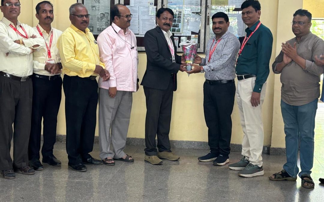सावित्रीबाई फुले पुणे विद्यापीठ राष्ट्रीय सेवा योजनेचे उत्कृष्ट महाविद्यालय व कार्यक्रम अधिकारी पुरस्कार मनमाड महाविद्यालयस जाहीर