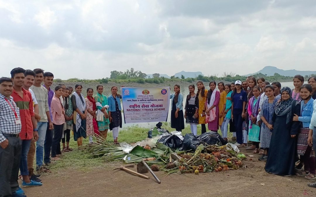 मनमाड महाविद्यालयातर्फे ‘स्वच्छता ही सेवा’ उपक्रमांतर्गत वागदर्डी धरण परिसरात प्लास्टिक मुक्त अभियान’