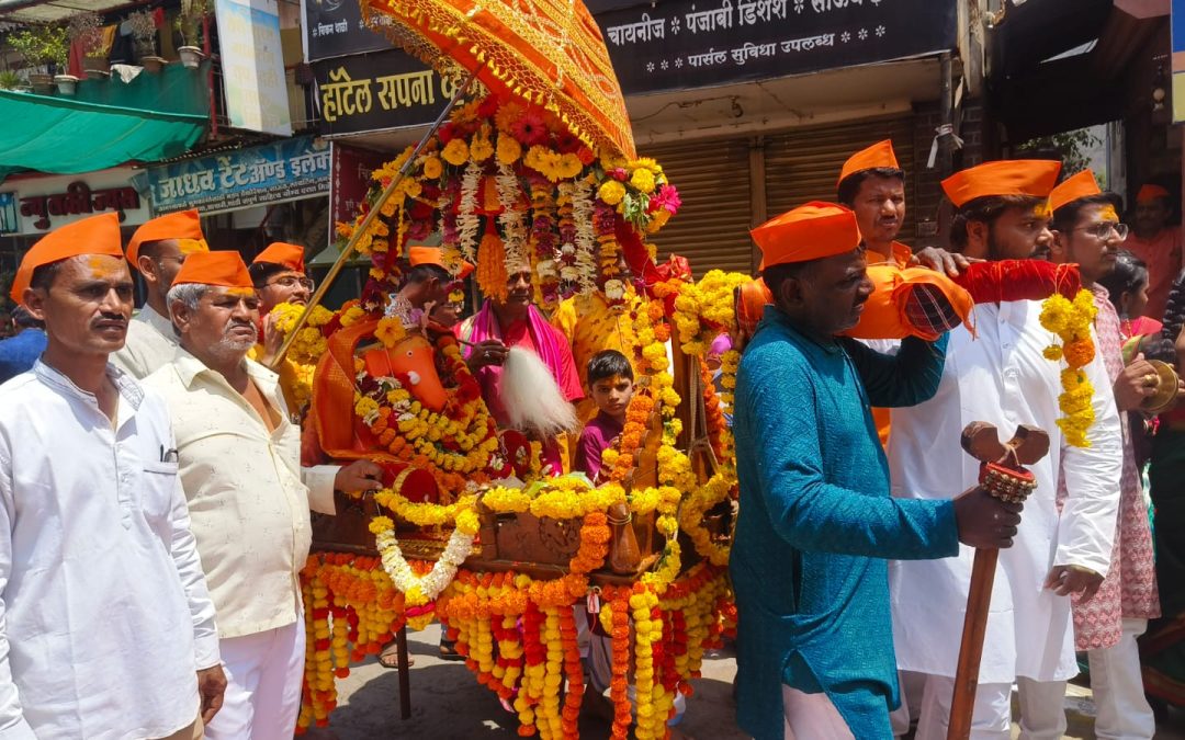 मनमाड चे आराध्य दैवत श्री निलमणी गणेशाच्या पार्थिव मूर्तीची ढोल ताशा च्या गजरात पालखी तून विसर्जन महामिरवणुक संपन्न