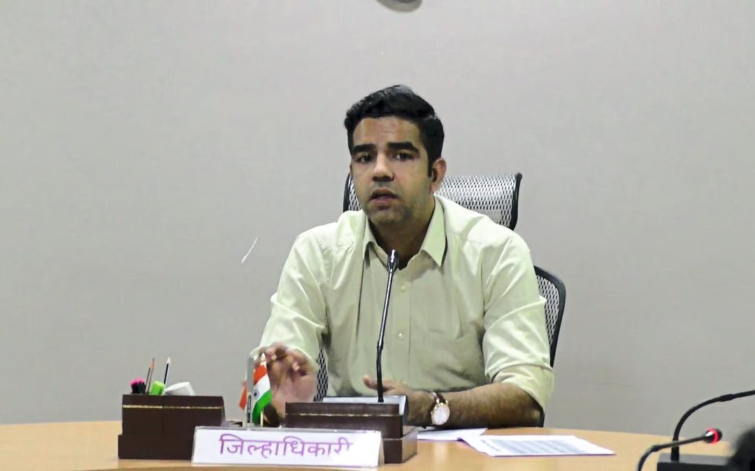 महाराष्ट्र विधानसभा सार्वत्रिक निवडणूक 2024  सोशल मीडियावर प्रचार करताना निवडणूक आयोगाच्या निर्देशांचे पालन करावे  जिल्हा निवडणूक अधिकारी जलज शर्मा