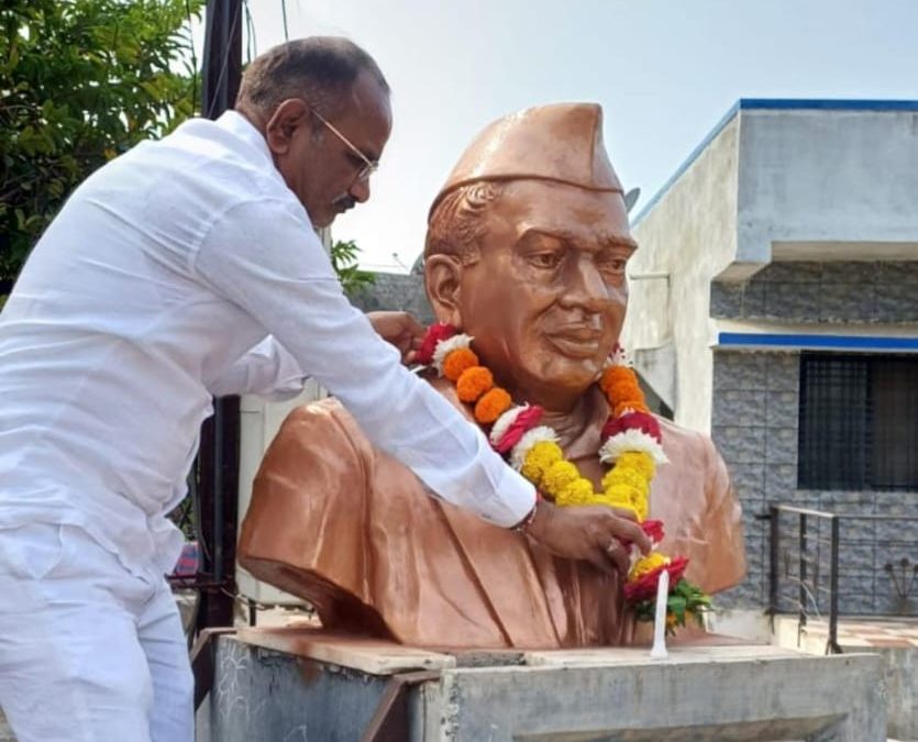 कर्मवीर दादासाहेब गायकवाड यांच्या ५३ व्या स्मृतिदिनानिमित्त अभिवादन