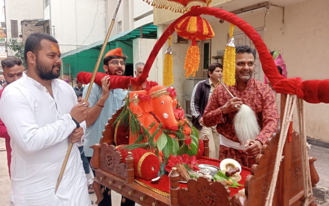 मनमाड शहरातील प्रथम मानाच्या श्री निलमणीच्या पार्थिव मूर्तीची स्थापना