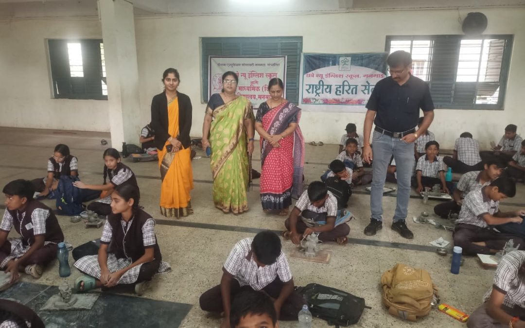 छत्रेच्या विद्यार्थ्यांनी शाडू मातीपासून घडविले गणेशमूर्ती