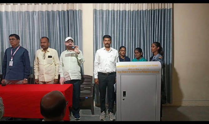 *मनमाड महाविद्यालयात वंदे मातरम गीत गायन कार्यक्रमाचे आयोजन*