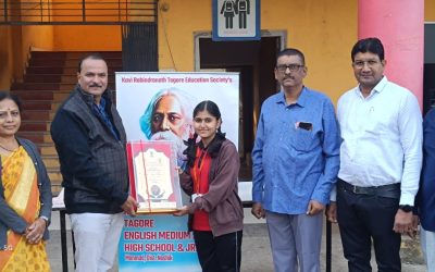 कवी रबिंद्रनाथ टागोर हायस्कूल व ज्यु. कॉलेज, मनमाडची केंद्र सरकारच्या विज्ञान व तंत्रज्ञान विभागाअंतर्गत इन्स्पायर अवॉर्ड प्रदर्शनात सर्वोत्तम कामगिरी करीत राज्यस्तरावर निवड झालेली आहे. 