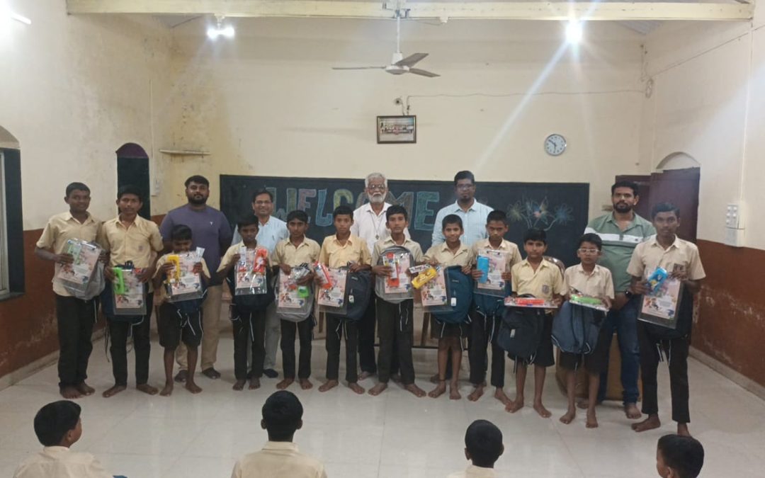 कॅथॉलिक धर्मप्रांताचे बिशप Barthol bareto यांनी स्वतंत्र भारताचे पहिले पंतप्रधान पंडित जवाहरलाल नेहरू यांचा जन्मदिवस 14 नोव्हेंबर बालदिन निमित्त पूर्वसंध्येला मनमाड धर्मग्रामाला भेट दिली