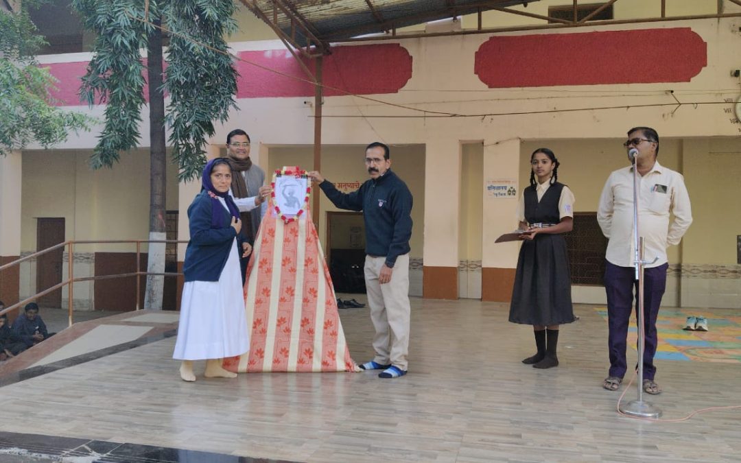 मनमाड येथील सेंट झेवियर हायस्कूलमध्ये आदिवासी क्रांतिकारक बिसरा मुंडा यांची जयंती संपन्न