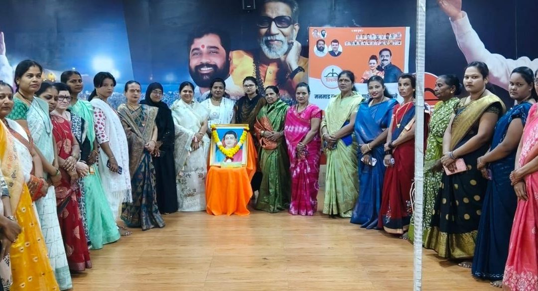 नगराध्यक्ष योगेश पाटील व शहर प्रमुख मयूर बोरसे* यांच्या हस्ते *ज्ञानज्योती सावित्रीबाई फुले* यांच्या प्रतिमापूजन करून विनम्र अभिवादन करण्यात आले.