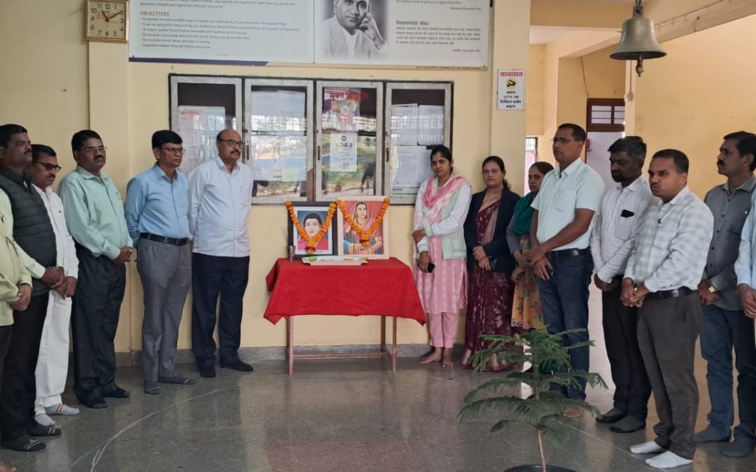 *मनमाड महाविद्यालयात राजमाता जिजाऊ भोसले व क्रांतीज्योती सावित्रीबाई फुले यांना जयंती निमित्त विनम्र अभिवादन* 