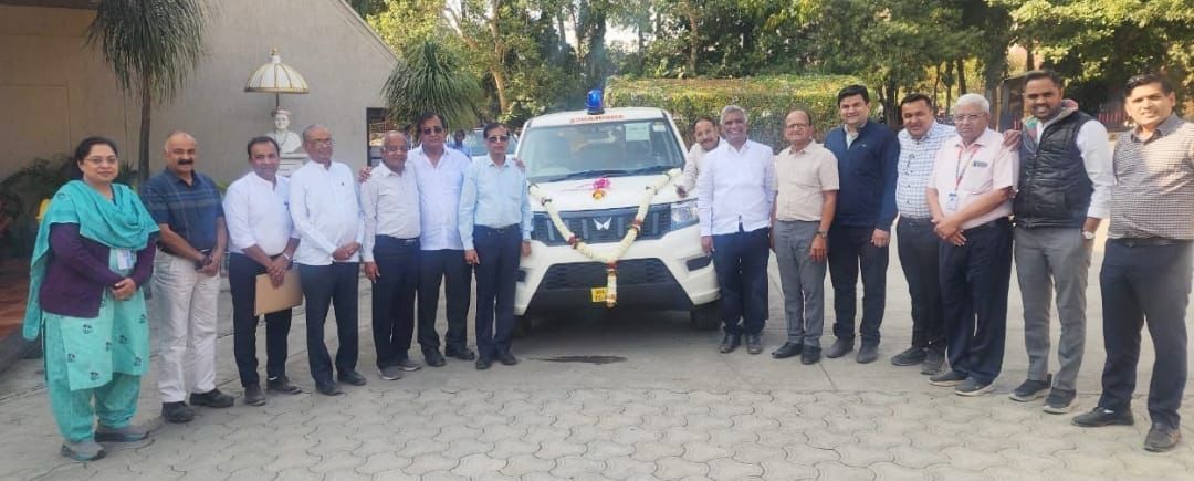 SNJB ला महिंद्रा अँड महिंद्रा तर्फे बोलेरो न्युओ ऍम्बुलन्स भेट