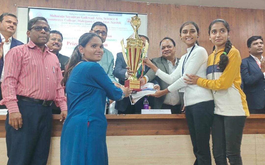 जिल्हास्तरीय केमियाड स्पर्धेत मनमाड महाविद्यालयाचे सुयश