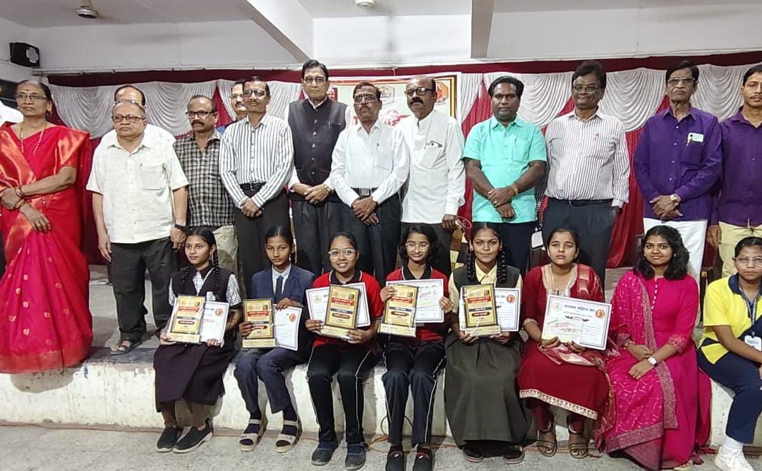मनमाड साहित्य संघाच्या काव्य स्पर्धा उत्साहात संपन्न