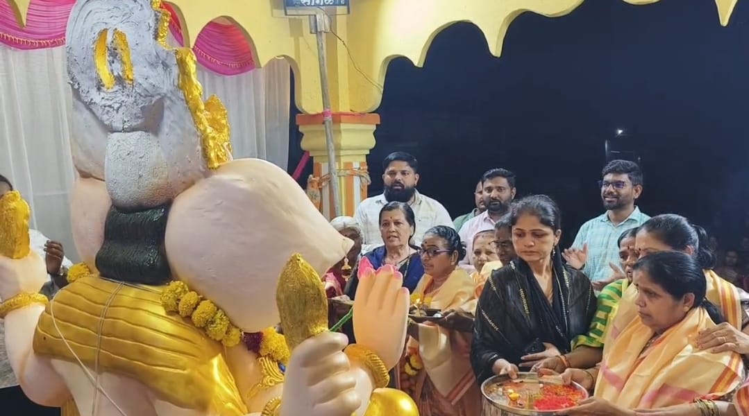 मोरया गणेश मित्र मंडळातर्फे अनिष्ट रूढी-परंपरांना छेद – विधवा माता-भगिनींना आरतीचा मान…