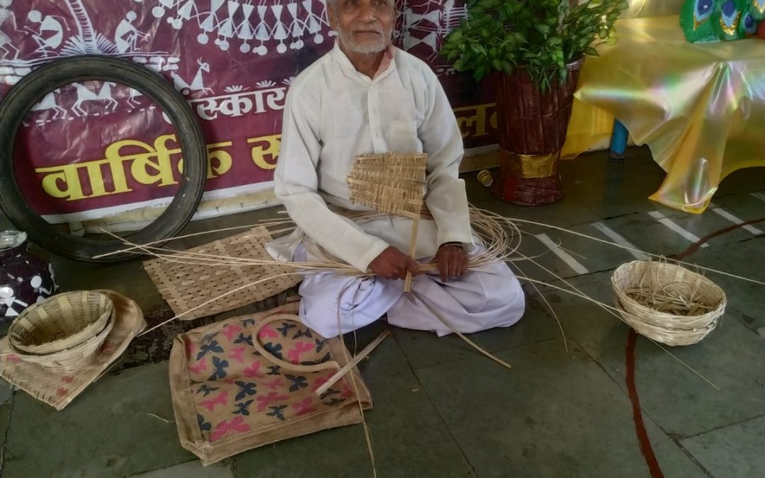 बांबूच्या काड्यांतून साकारला कष्टाचा आणि कौशल्याचा धडा – संस्कारखेळवाडीत कुटीरउद्योगाचे जिवंत प्रात्यक्षिक