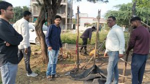 मनमाड येथे नगरपालिकेमार्फत अतिक्रमण जमीनदोस्त