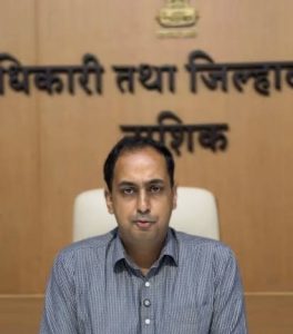 तलाठ्यांच्या निलंबनाला स्थगिती ! जिल्हाधिकारी आयुष प्रसाद यांचा निर्णय