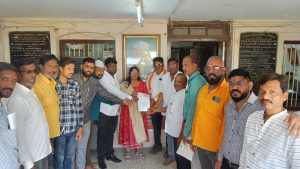 क्रांतीवीर वसंतराव नाईक यांच्या पूर्णाकृती पुतळ्याचा प्रश्न तातडीने मार्गी लावा; शिवसेना उध्दव बाळासाहेब ठाकरे पक्षाचा नगरपरिषदेला इशारा