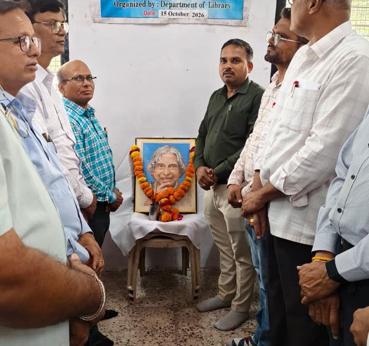 मनमाड महाविद्यालयात वाचन प्रेरणा दिन साजरा