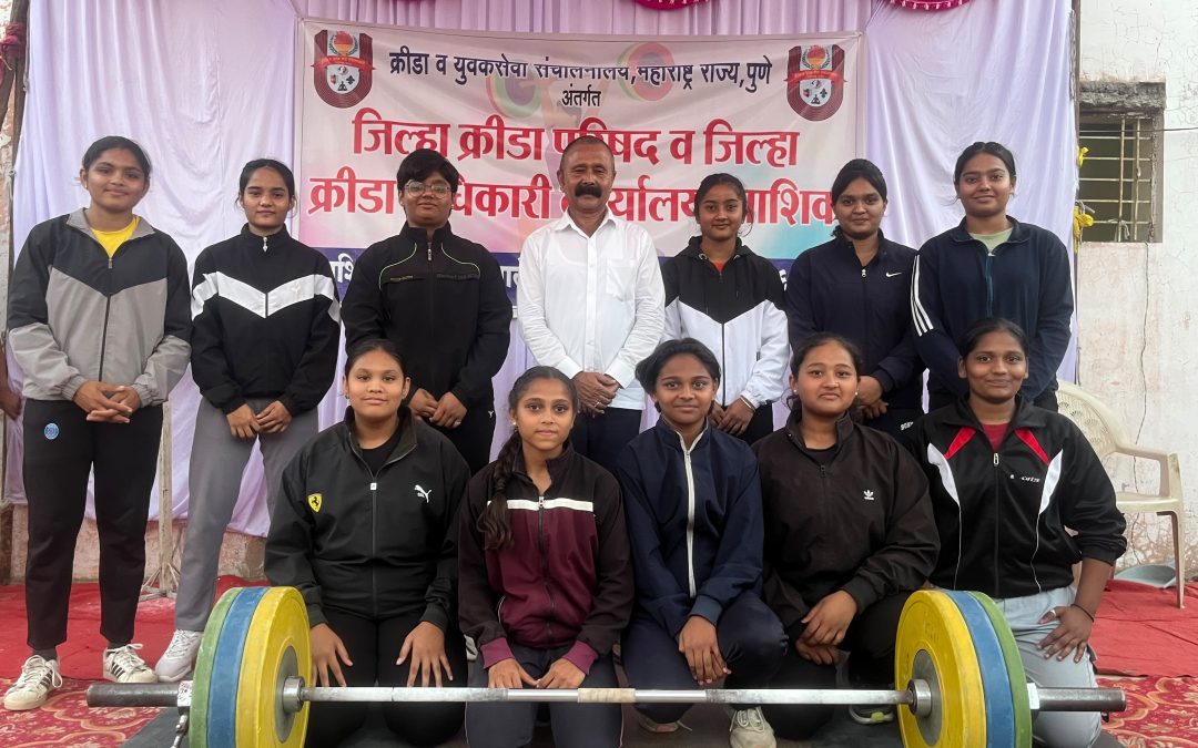 राज्यस्तरीय शालेय वेटलिफ्टिंग स्पर्धेसाठी मनमाडच्या १७ खेळाडूंची निवड